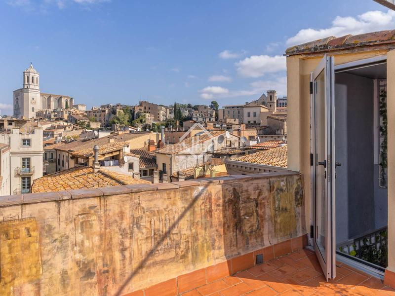 Foto c4a73d15-3e27-4817-95df-4b7106fcc4b3. Àtic amb calefacció a Centre-Barri Vell Girona