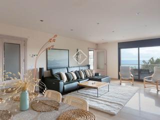 Chalet in Premià de Dalt. Villa en excelentes condiciones con 5 dormitorios, jardín y lice