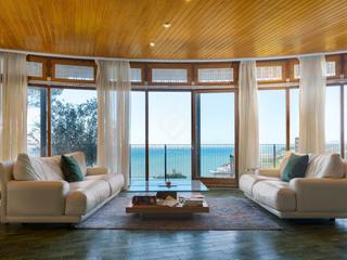 Xalet a Urbanitzacions. Casa  villa de 8 dormitorios con 12,551m de jardín en venta en s