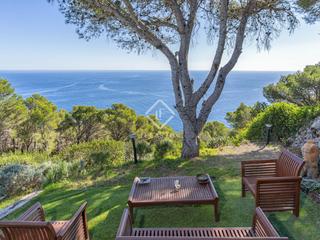 Xalet a Aiguafreda-Sa Tuna. Casa adosada en begur con vistas al mar, jardín sur, piscina com
