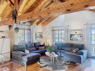 Chalet in El Tarter. Casa adosada de 5 dormitorios, con 4 terrazas y parking cerrado