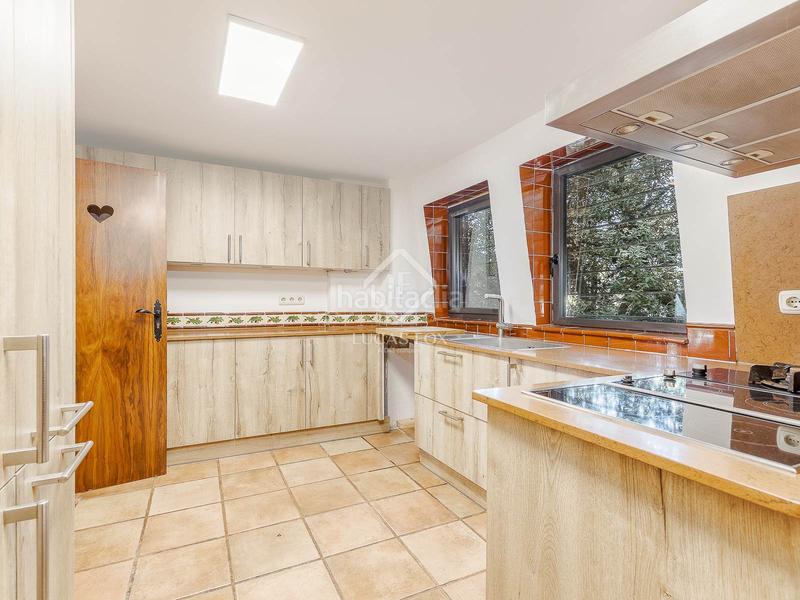 Foto c84b827a-dd73-4502-83c6-9be8b9e2e3d7. Chalet con riscaldamento parcheggio piscina in Vallvidrera - Tibidabo - Les Planes Barcelona