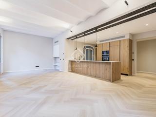 Appartement à St. Pere - Sta. Caterina - El Born. En venta piso de tres dormitorios en excelentes condiciones en e