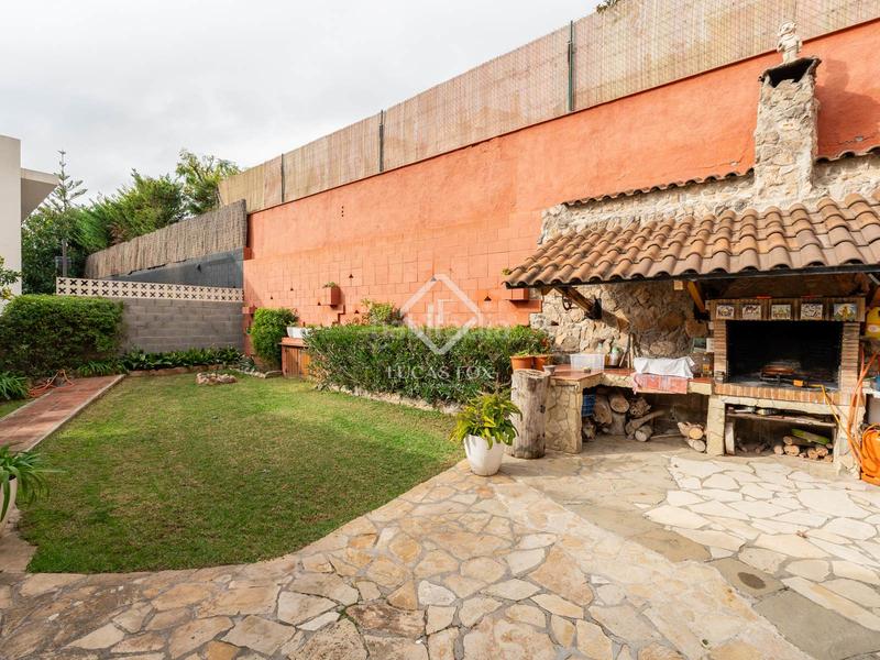 Foto 1d03f503-f875-4b54-88e2-f44acf536252. Chalet villa familiar en Montmar piscina y jardín privados en Castelldefels