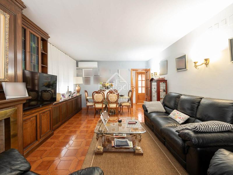 Foto 462c1981-ff4e-4876-8686-eb06f5c731b8. Chalet villa familiar en Montmar piscina y jardín privados en Castelldefels