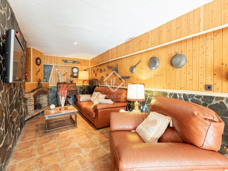 Foto 48acc050-a8d4-4f2a-a21b-7f4283486404. Chalet villa familiar en Montmar piscina y jardín privados en Castelldefels