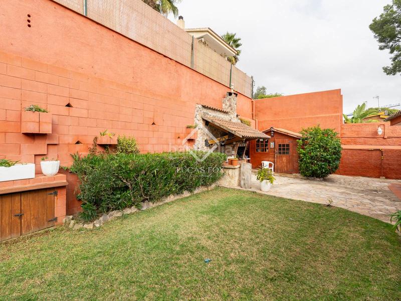 Foto 5faa8b79-7346-49ed-9581-d699feb1b994. Chalet villa familiar en Montmar piscina y jardín privados en Castelldefels