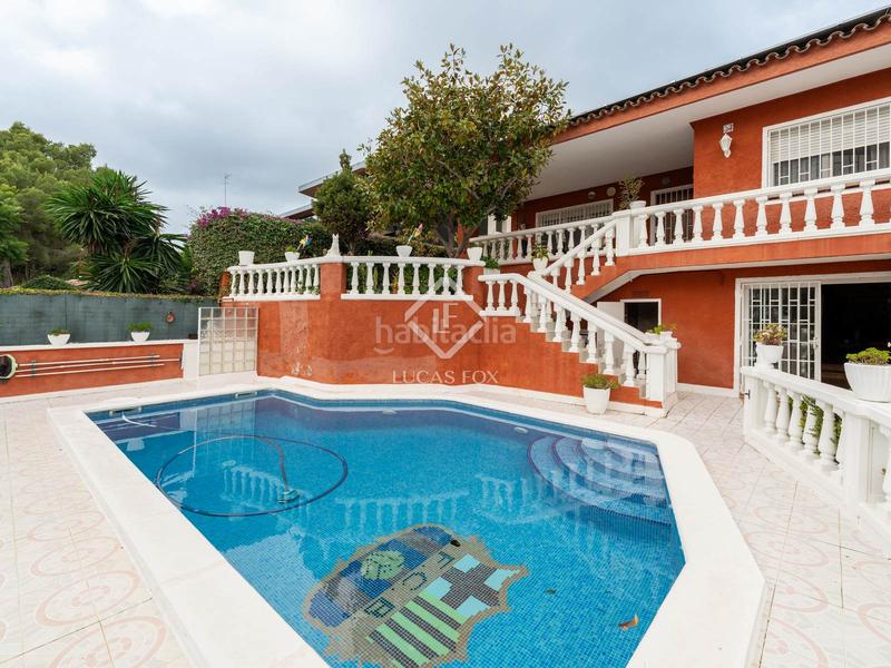 Foto 888d476d-2a6f-486f-bab2-7bf216f59e77. Chalet villa familiar en Montmar piscina y jardín privados en Castelldefels