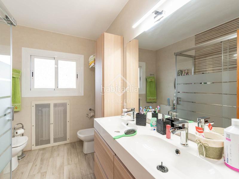 Foto 89cb8d77-4199-4b52-9479-9cdf39e78749. Chalet villa familiar en Montmar piscina y jardín privados en Castelldefels