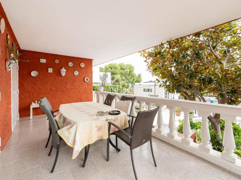 Foto 99452ae2-d60b-45da-9d2f-742b46b1ed91. Chalet villa familiar en Montmar piscina y jardín privados en Castelldefels