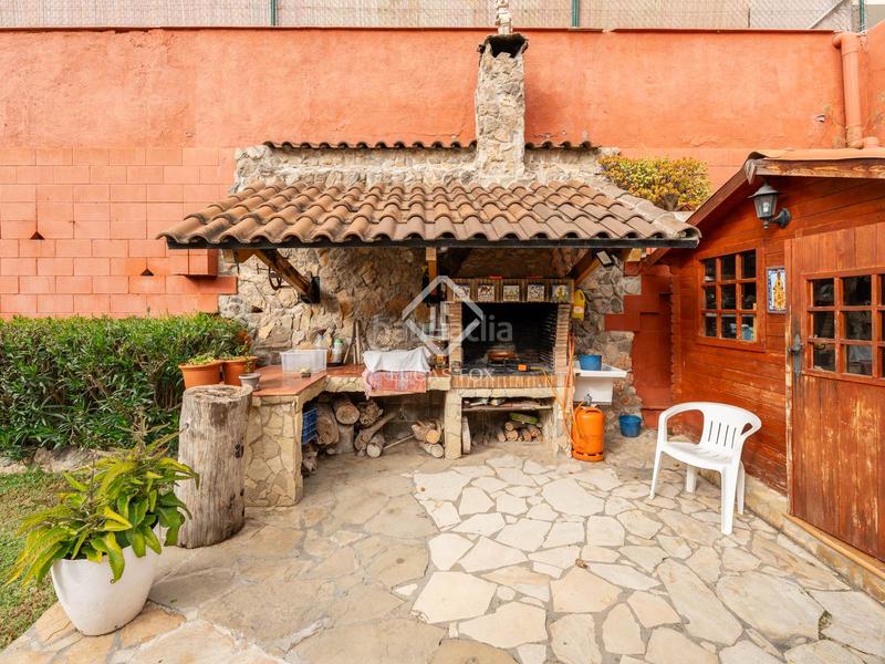 Foto cc5c5cef-5088-482f-bb9a-bee10d348250. Chalet villa familiar en Montmar piscina y jardín privados en Castelldefels