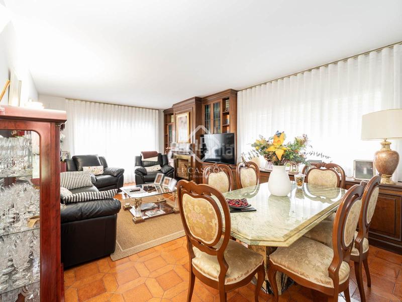 Foto d99e81e8-8740-4b73-82c8-0a889622ddf6. Chalet villa familiar en Montmar piscina y jardín privados en Castelldefels