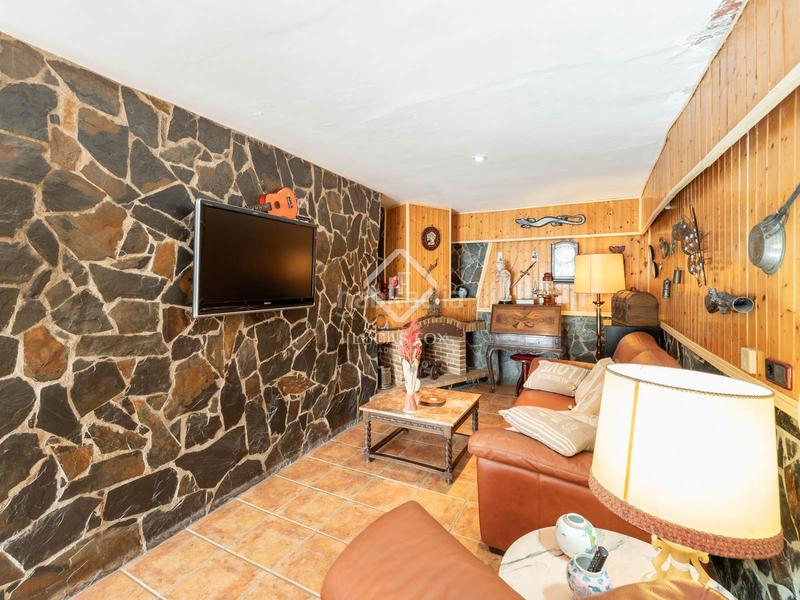 Foto e8ce2e88-e447-4903-a8df-1513fdfa7d34. Chalet villa familiar en Montmar piscina y jardín privados en Castelldefels