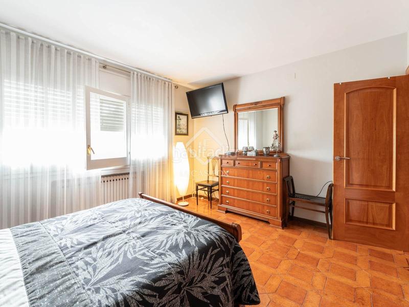 Foto f4bf9787-e906-4ad0-bf19-51217a633622. Chalet villa familiar en Montmar piscina y jardín privados en Castelldefels