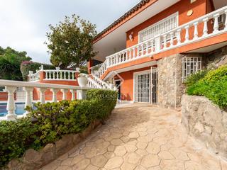 Chalet à Montmar. Villa familiar en montmar piscina y jardín privados