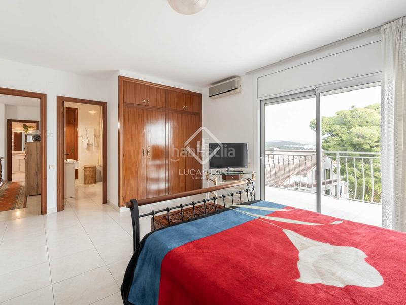 Foto 457e34a0-a62e-4b81-8556-b5e426409453. Xalet amb calefacció aparcament piscina a Montmar Castelldefels