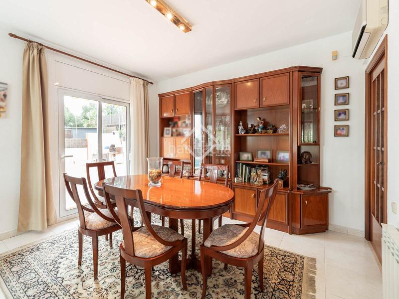 Foto 488478f8-28ad-4b55-997a-4cfe072a8bf4. Xalet amb calefacció aparcament piscina a Montmar Castelldefels