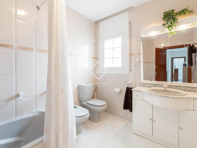 Foto 60d4da70-0891-4ab0-91d4-adcbbab0e5de. Xalet amb calefacció aparcament piscina a Montmar Castelldefels