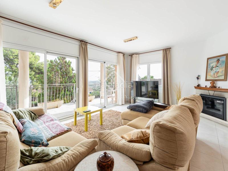 Foto 7e082cfb-812b-4b3b-8efd-21e8103e7403. Xalet amb calefacció aparcament piscina a Montmar Castelldefels