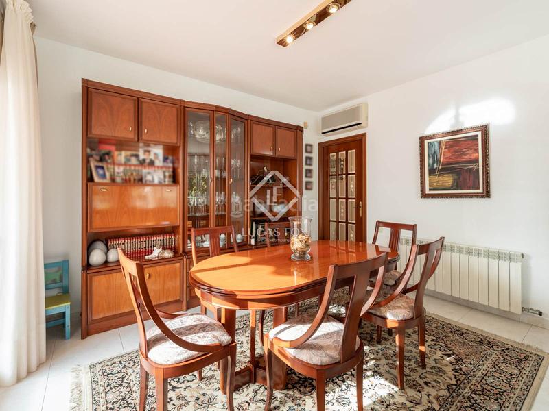 Foto 80e369a8-a28b-4558-b0ea-41090172d9f6. Xalet amb calefacció aparcament piscina a Montmar Castelldefels