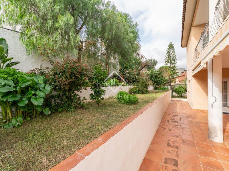 Foto 8fb71616-1ebe-42d4-ac89-3e5fce109e40. Xalet amb calefacció aparcament piscina a Montmar Castelldefels