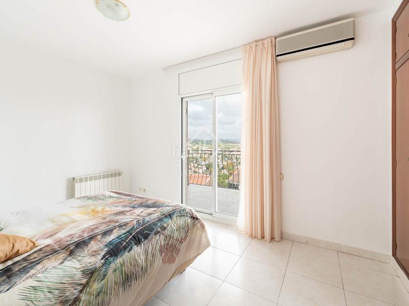 Foto 93163a10-0792-444d-9f60-9c547c8b2ab6. Xalet amb calefacció aparcament piscina a Montmar Castelldefels