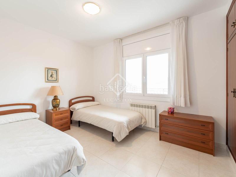 Foto a9d8959b-120d-47bc-bca5-a9b393189f40. Xalet amb calefacció aparcament piscina a Montmar Castelldefels