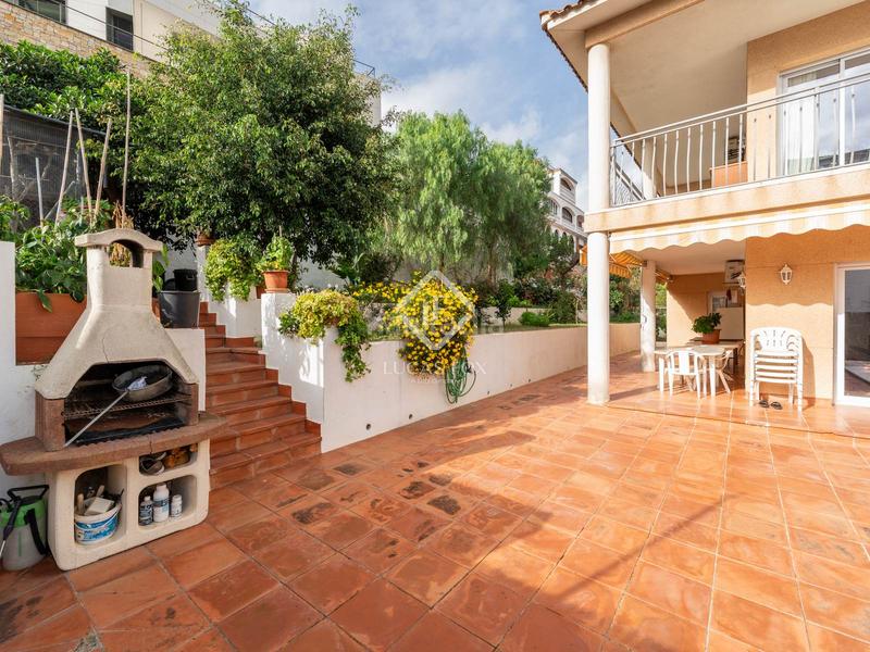 Foto b79678c0-d681-4cd5-a202-0f996f8cedab. Xalet amb calefacció aparcament piscina a Montmar Castelldefels