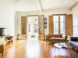 Flat in Vila de Gràcia. Piso luminoso de 138 m con tres dormitorios y dos baños en venta