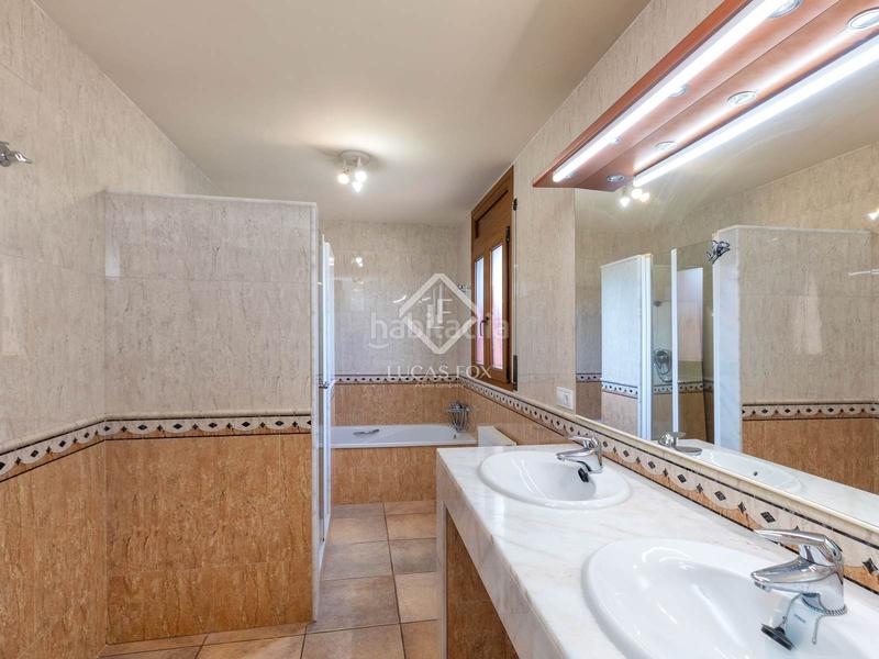 Foto 76231943-608c-4169-a175-37383a568cb2. Chalet avec parking piscine dans Peralada