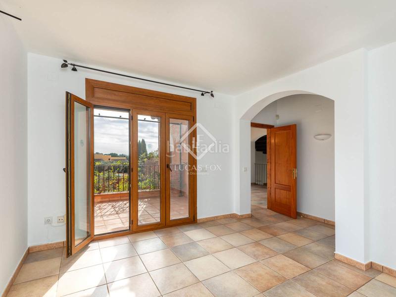 Foto 9a32fe82-5286-4f4a-b942-295e4d42f62d. Chalet avec parking piscine dans Peralada