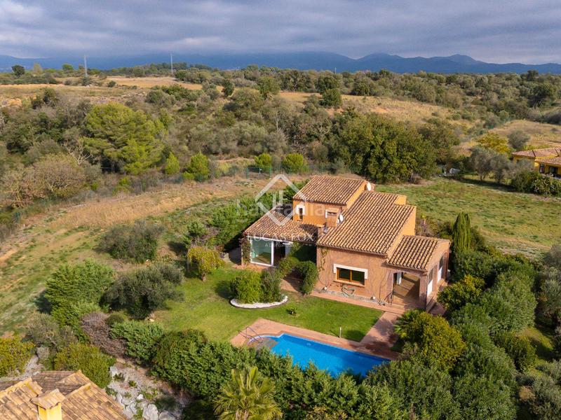 Foto a7552d49-a746-48b8-96a2-45bbb6c38d31. Chalet avec parking piscine dans Peralada