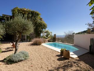 Location Chalet à Sarrià. Villa amueblada de 300 m con jardín de 750 m y piscina en alquil