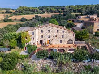 Appartement à Poble Nou-Olivar Gran. Encantador piso en planta baja completamente reformado con patio
