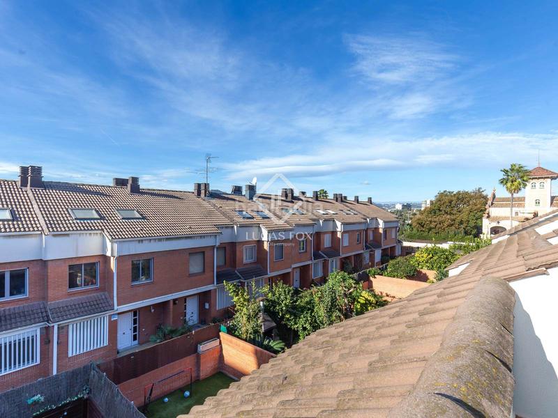 Foto 0c2a140a-c2b4-4c65-a1c0-b48dce2a9f5b. Chalet with parking in Centre Sant Joan Despí