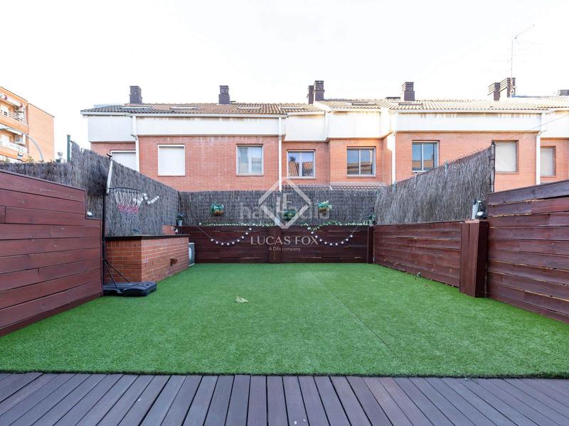 Foto 20d8e7aa-8ff4-4668-b838-08cdd0ebec17. Chalet with parking in Centre Sant Joan Despí