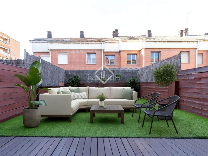 Foto e9332091-6eb8-4b66-8539-27e1322f87b7. Chalet with parking in Centre Sant Joan Despí