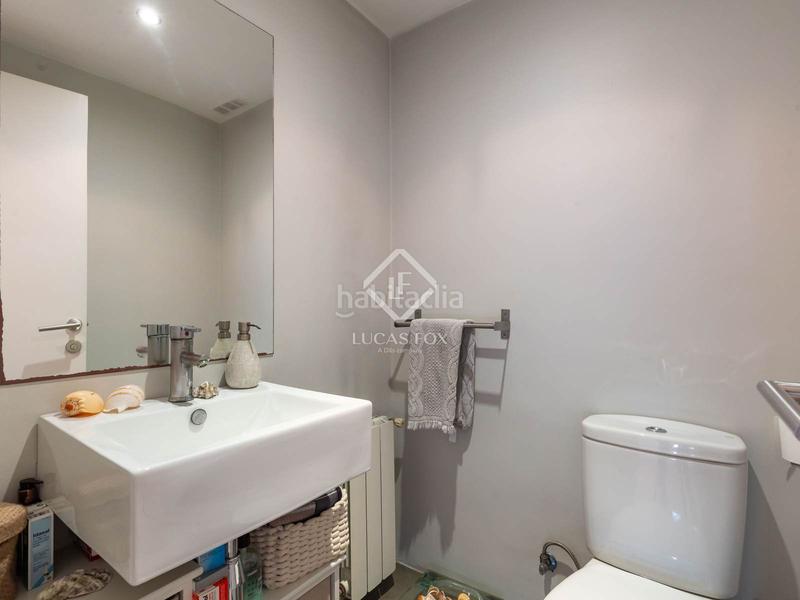 Foto f53d5d32-3cd8-4350-adb2-3d74a0bbd41e. Chalet with parking in Centre Sant Joan Despí