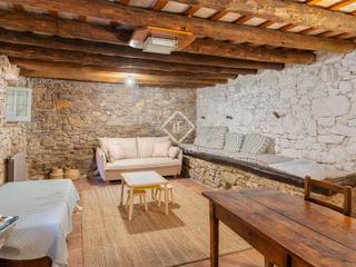 Masia a Gualta. Encantadora casa de pueblo en el baix empordà con estilo rústico