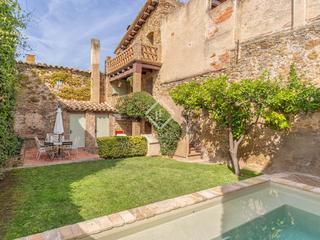 Bauernhof in Gualta. Encantadora casa de pueblo en el baix empordà con estilo rústico