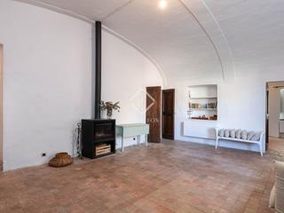 Masia a Rupià. Emblemática rectoría del siglo xvii en venta en rupià