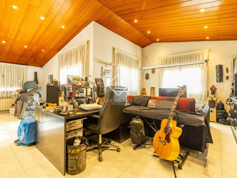 Foto 05059fb8-ea33-42c3-9a99-4608254b2b9b. Chalet avec parking piscine dans Lluminetes Castelldefels