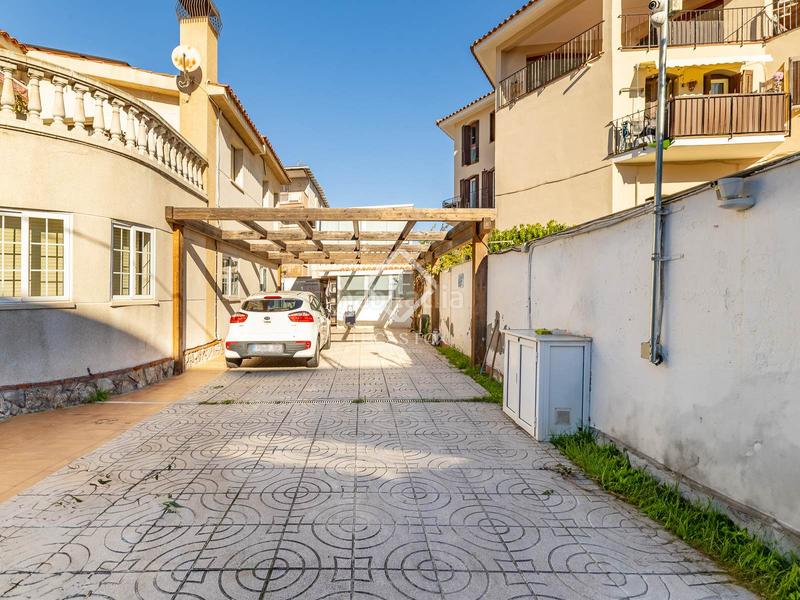 Foto 1469948e-9cf6-4abb-b445-a674e5217c52. Chalet avec parking piscine dans Lluminetes Castelldefels