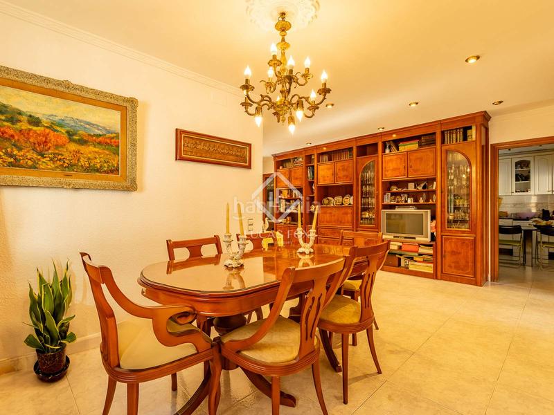 Foto 184e73ce-50fe-4c8b-ae9a-347139827e70. Chalet avec parking piscine dans Lluminetes Castelldefels