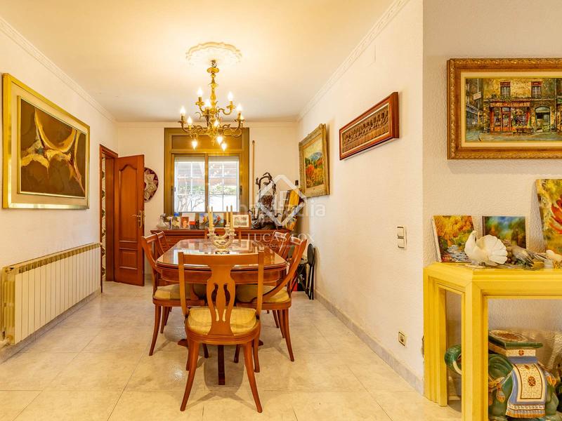 Foto 1b0d22dc-c6df-484a-8d0a-48178354dd34. Chalet avec parking piscine dans Lluminetes Castelldefels