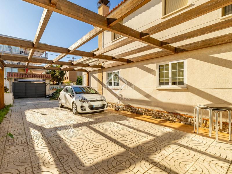 Foto 7023335f-de8d-4a1d-9903-b8d45f71c9cb. Chalet avec parking piscine dans Lluminetes Castelldefels