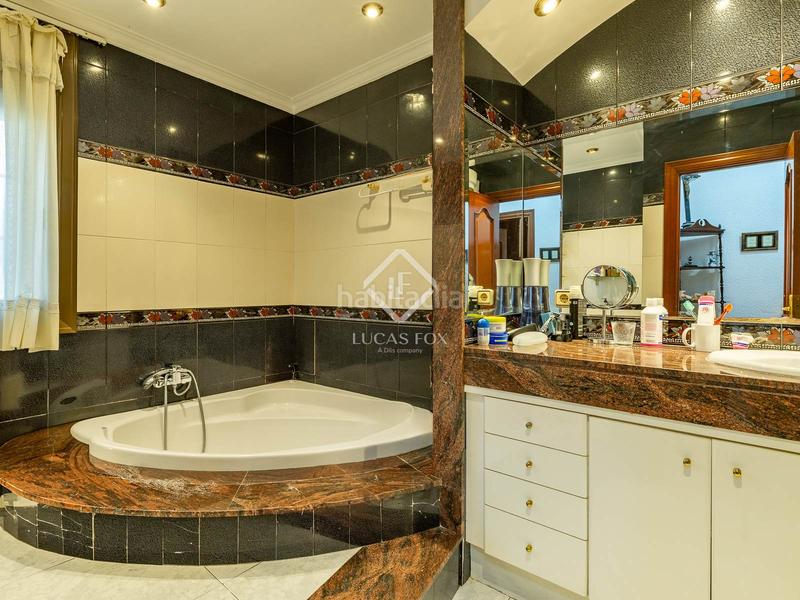 Foto 7d39a128-9cab-4073-9ad1-81856260f772. Chalet avec parking piscine dans Lluminetes Castelldefels