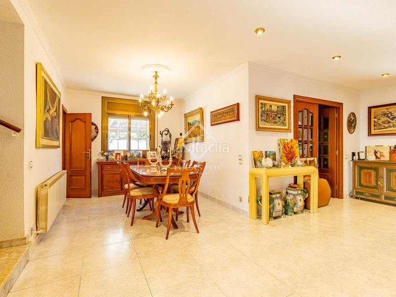 Foto 8d1e7b20-5ab7-4fa2-8a28-92d976baaa95. Chalet avec parking piscine dans Lluminetes Castelldefels