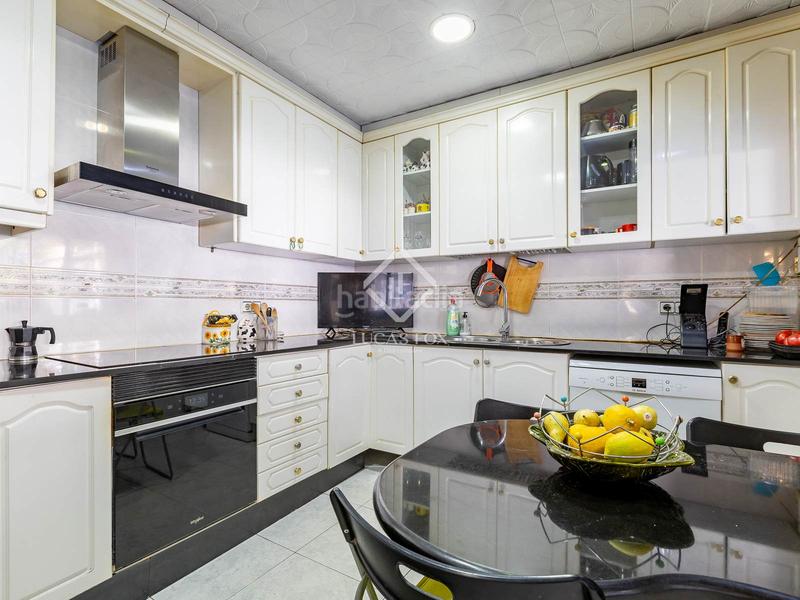 Foto ad7a1a1e-cdf9-4410-a4b7-ec748d66da23. Chalet avec parking piscine dans Lluminetes Castelldefels