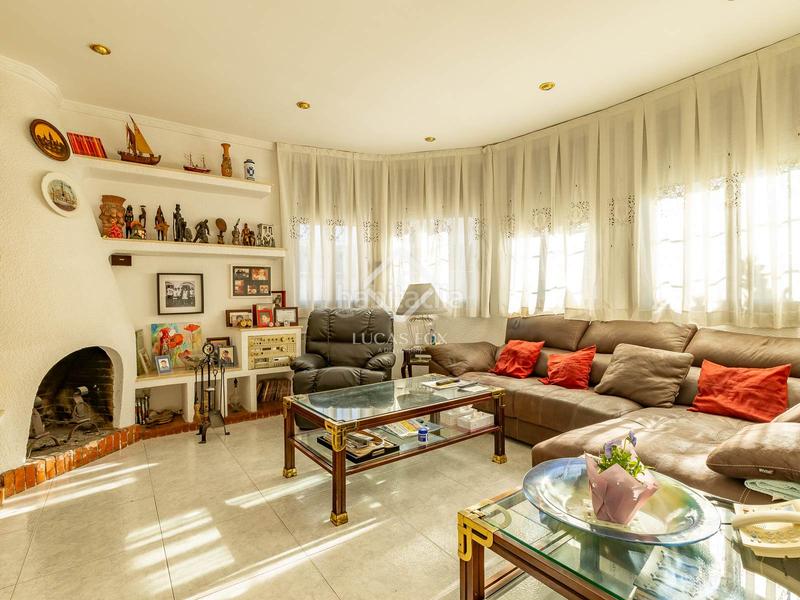 Foto d979c85c-3bc2-479d-a89e-0c6a79e83822. Chalet avec parking piscine dans Lluminetes Castelldefels